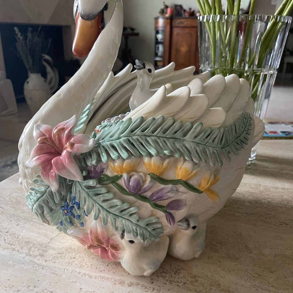 Fitz and Floyd Swan Soup tureen Huge Centerpiece Easter FF MINT RARE Majolica